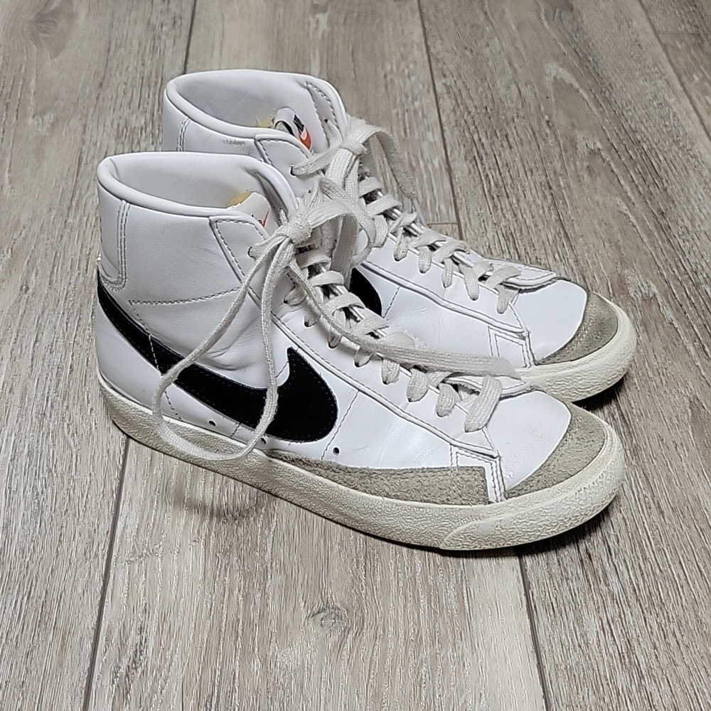 Nike Blazer Mid '77 Size 6 1/2 White with Black Trim